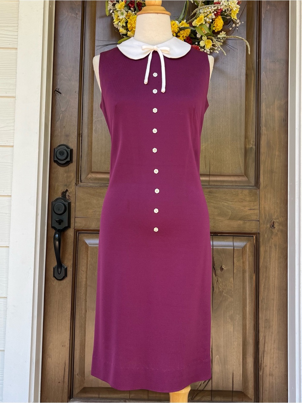 ‘60s Sleeveless Plum Sheath Dress with Contrasting White Peter Pan collar